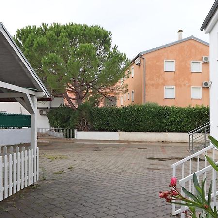 Apartments With A Parking Space Vantacici, Krk - 18476 Malinska Extérieur photo