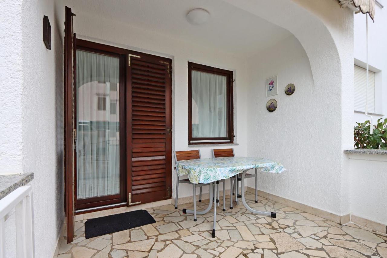 Apartments With A Parking Space Vantacici, Krk - 18476 Malinska Extérieur photo