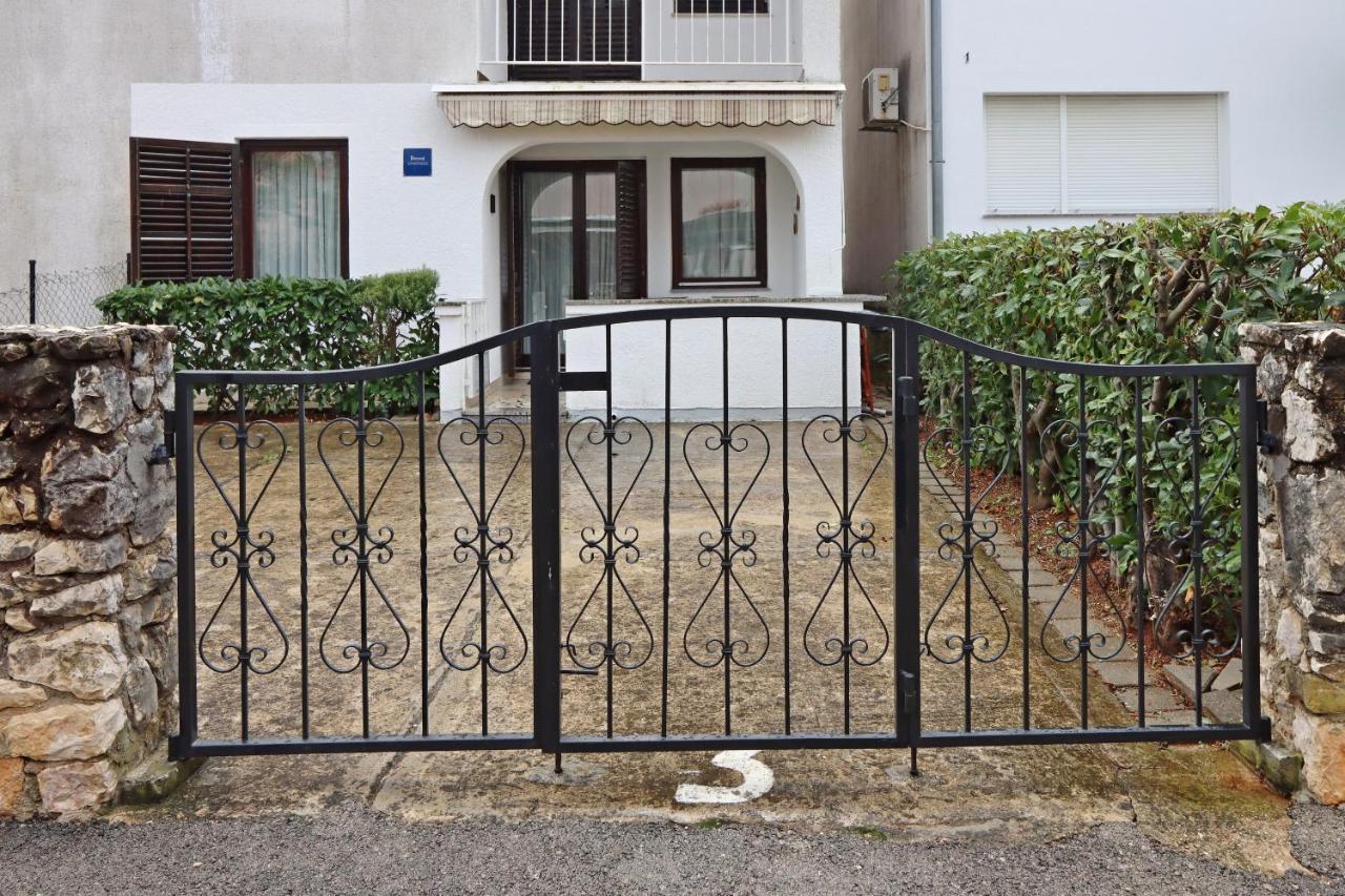 Apartments With A Parking Space Vantacici, Krk - 18476 Malinska Extérieur photo