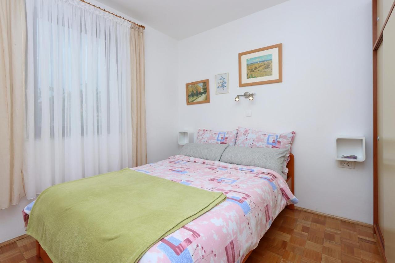 Apartments With A Parking Space Vantacici, Krk - 18476 Malinska Extérieur photo
